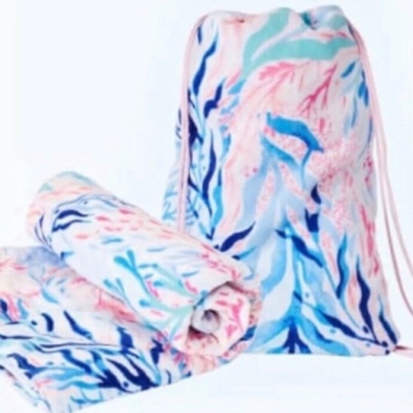 Lilly Pulitzer Accessories - NWOT Lily Pulitzer convertible backpack/towel